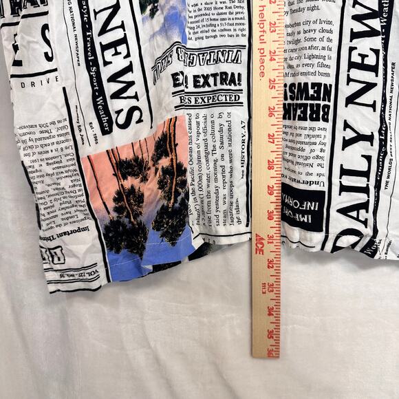 No Boundaries 2XL Newsprint Buttoned Relaxed Shirt Top Funky Artsy Cali Print LA - Picture 10 of 12